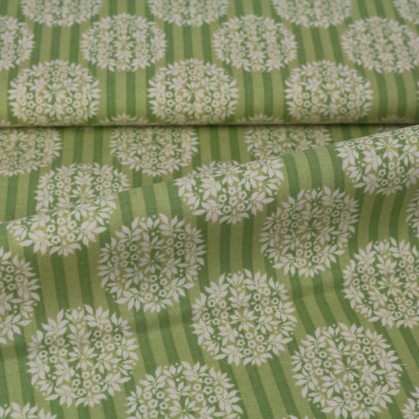 Baumwollstoff / Druckstoff Tilda Flower Ball Olive Apple Bloom